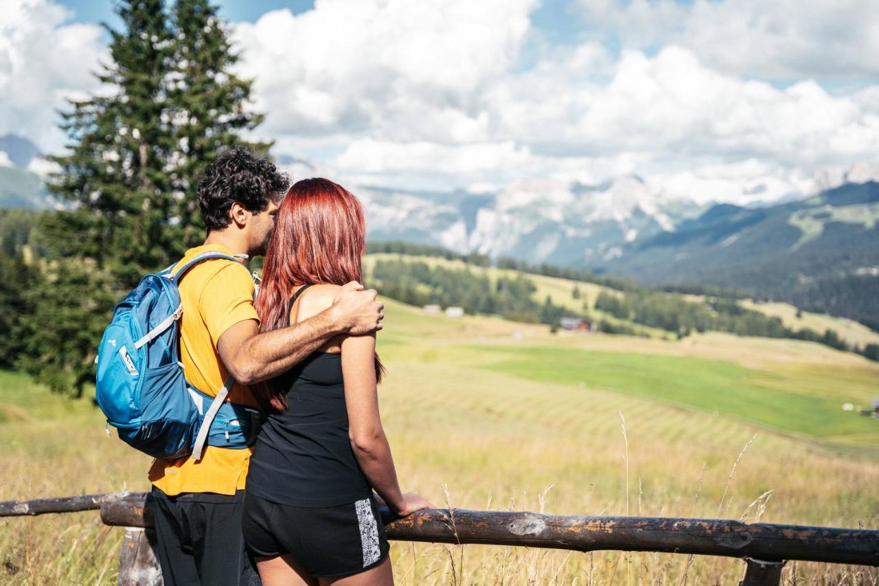Saltria - Your Alpine Experience Alpe Di Siusi Bagian luar foto