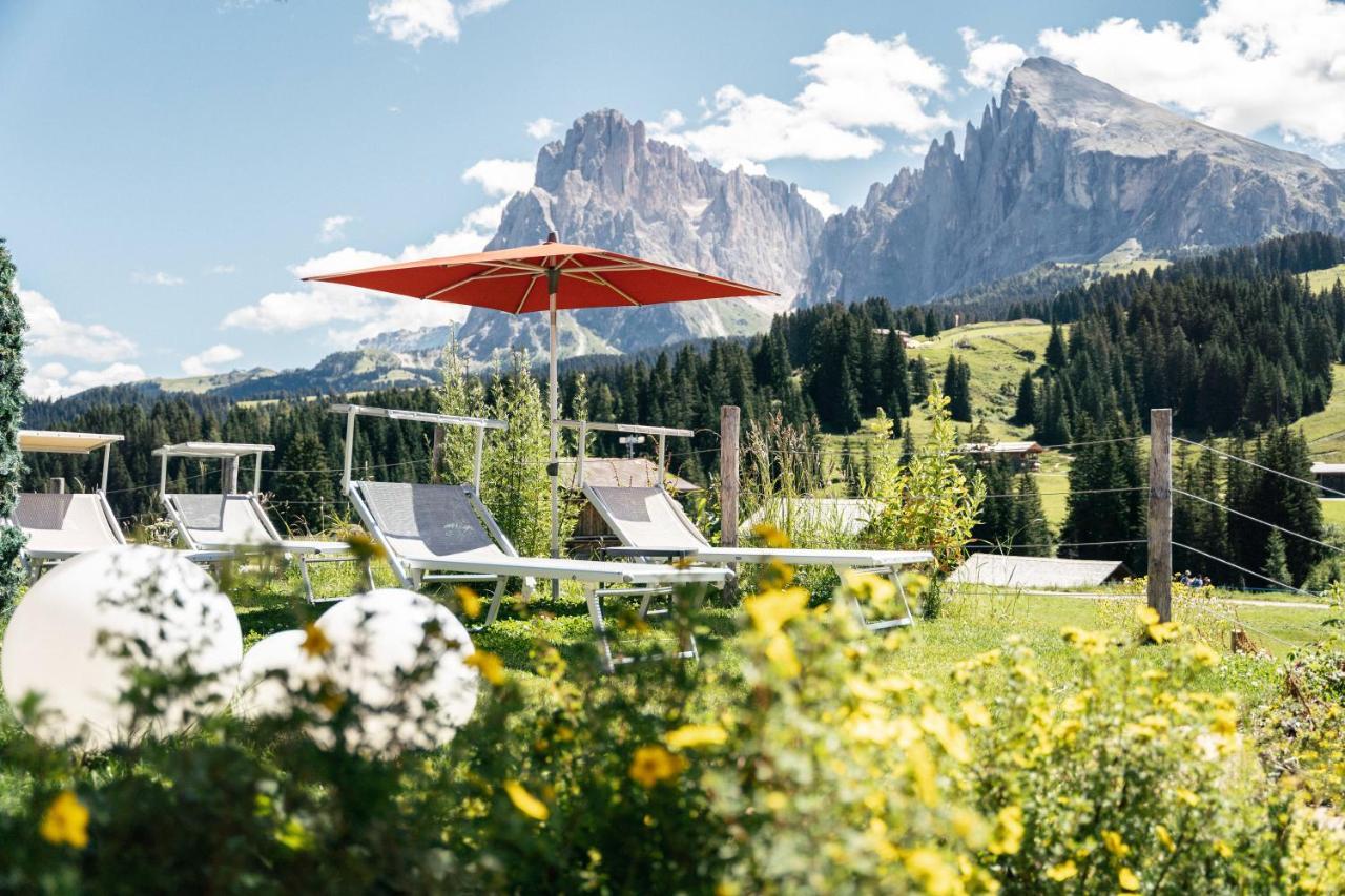 Saltria - Your Alpine Experience Alpe Di Siusi Bagian luar foto
