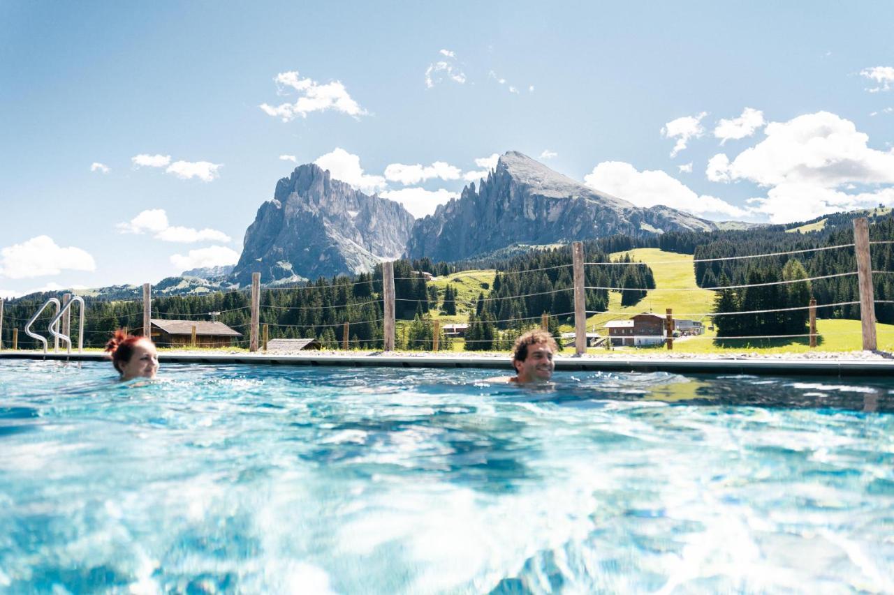 Saltria - Your Alpine Experience Alpe Di Siusi Bagian luar foto