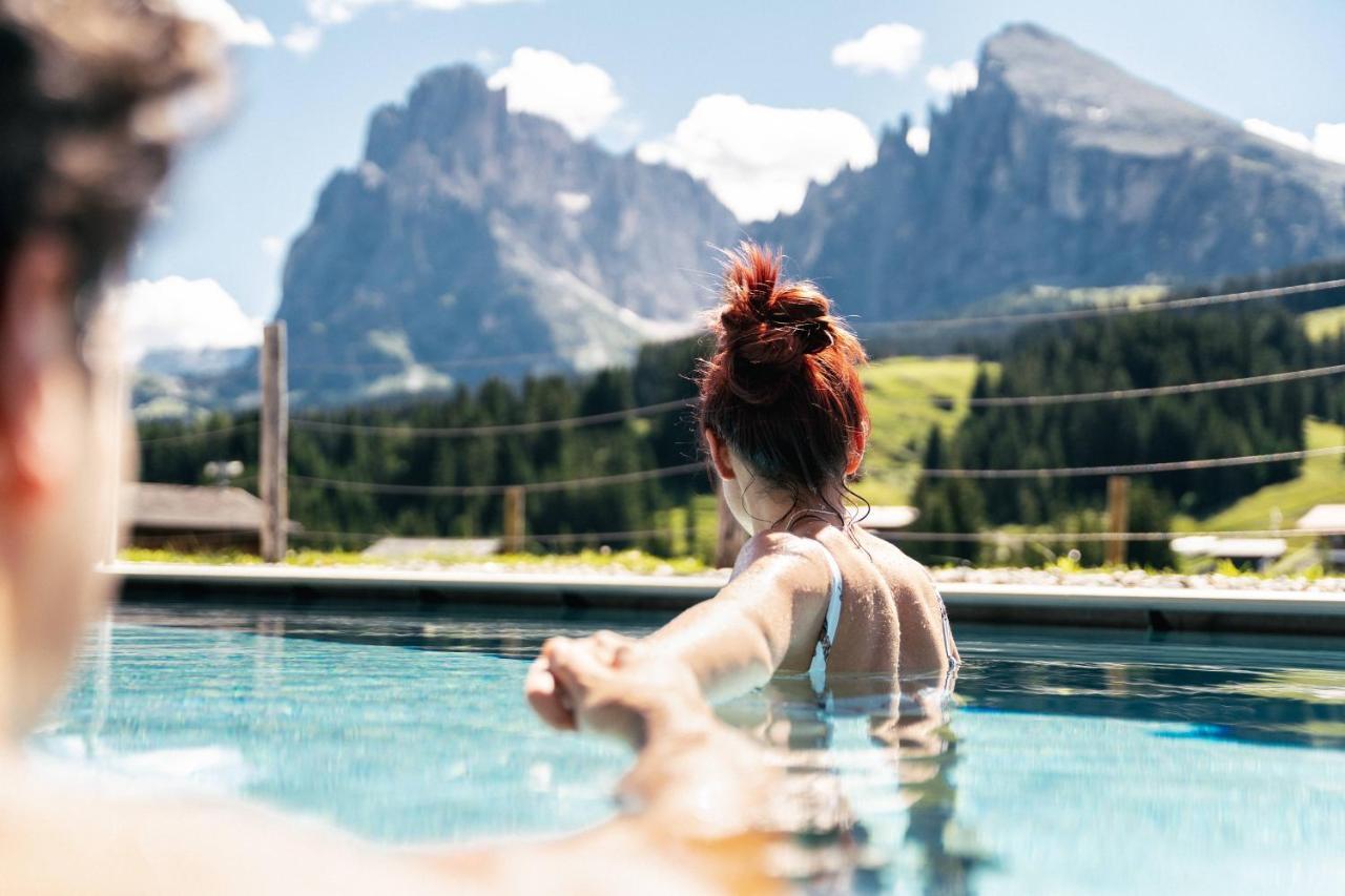 Saltria - Your Alpine Experience Alpe Di Siusi Bagian luar foto