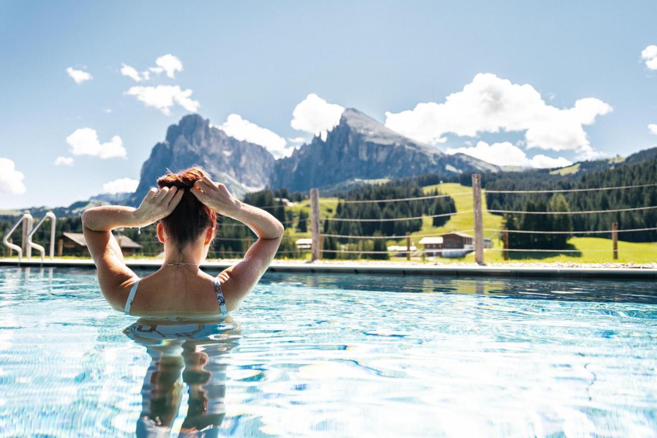 Saltria - Your Alpine Experience Alpe Di Siusi Bagian luar foto