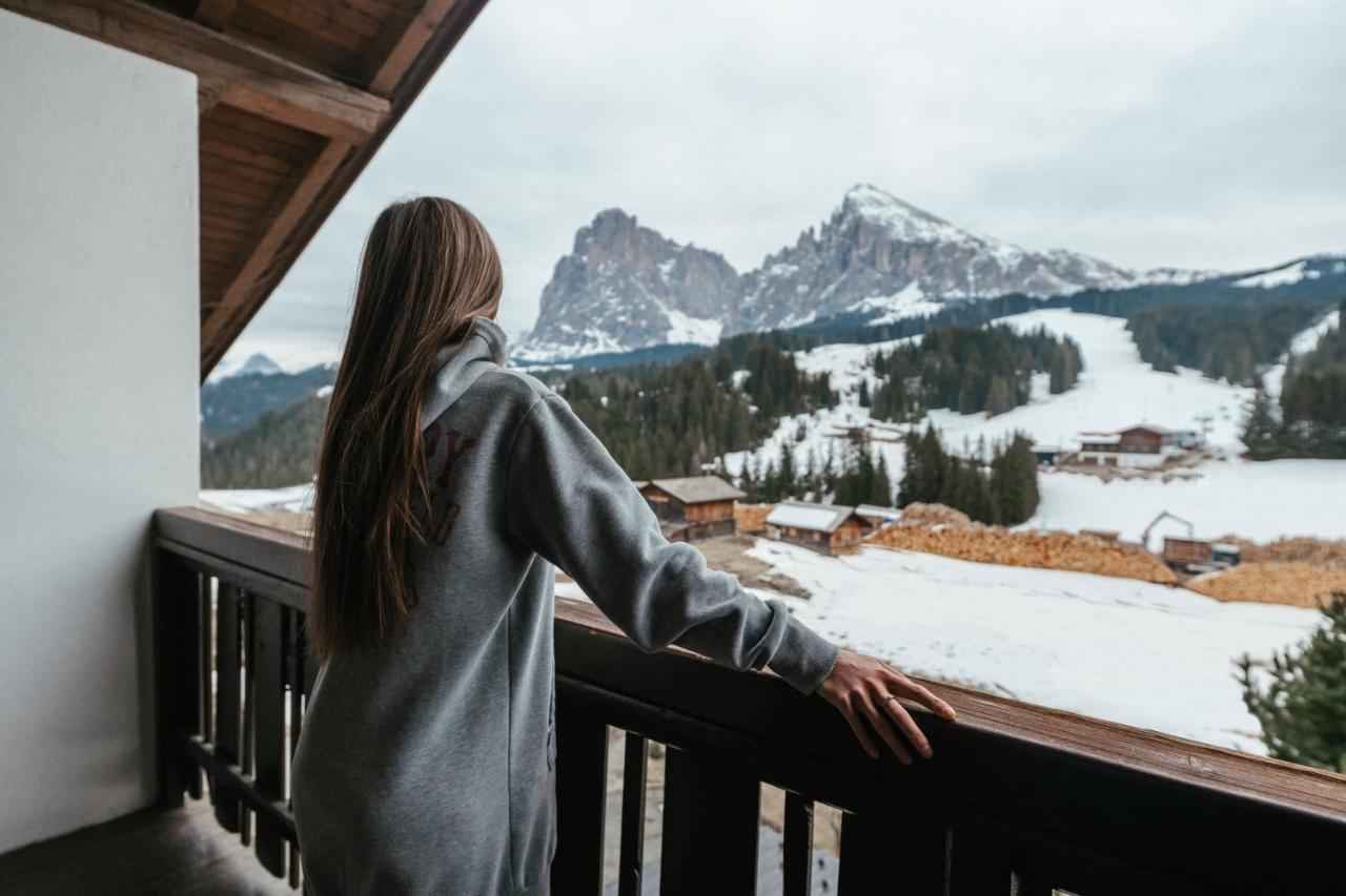 Saltria - Your Alpine Experience Alpe Di Siusi Bagian luar foto