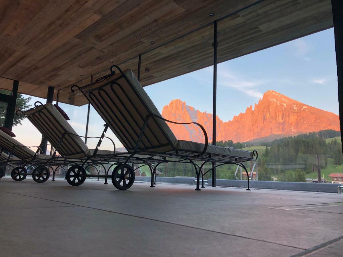 Saltria - Your Alpine Experience Alpe Di Siusi Bagian luar foto