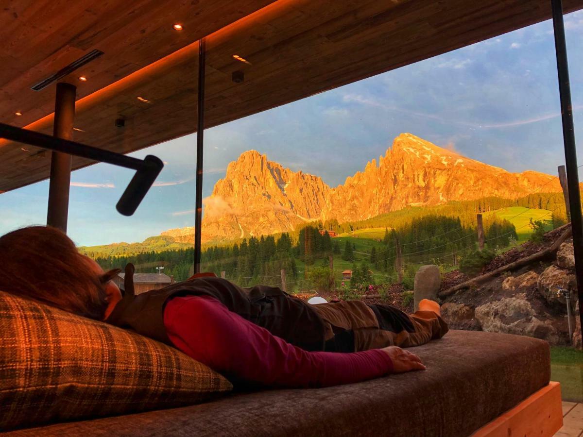 Saltria - Your Alpine Experience Alpe Di Siusi Bagian luar foto