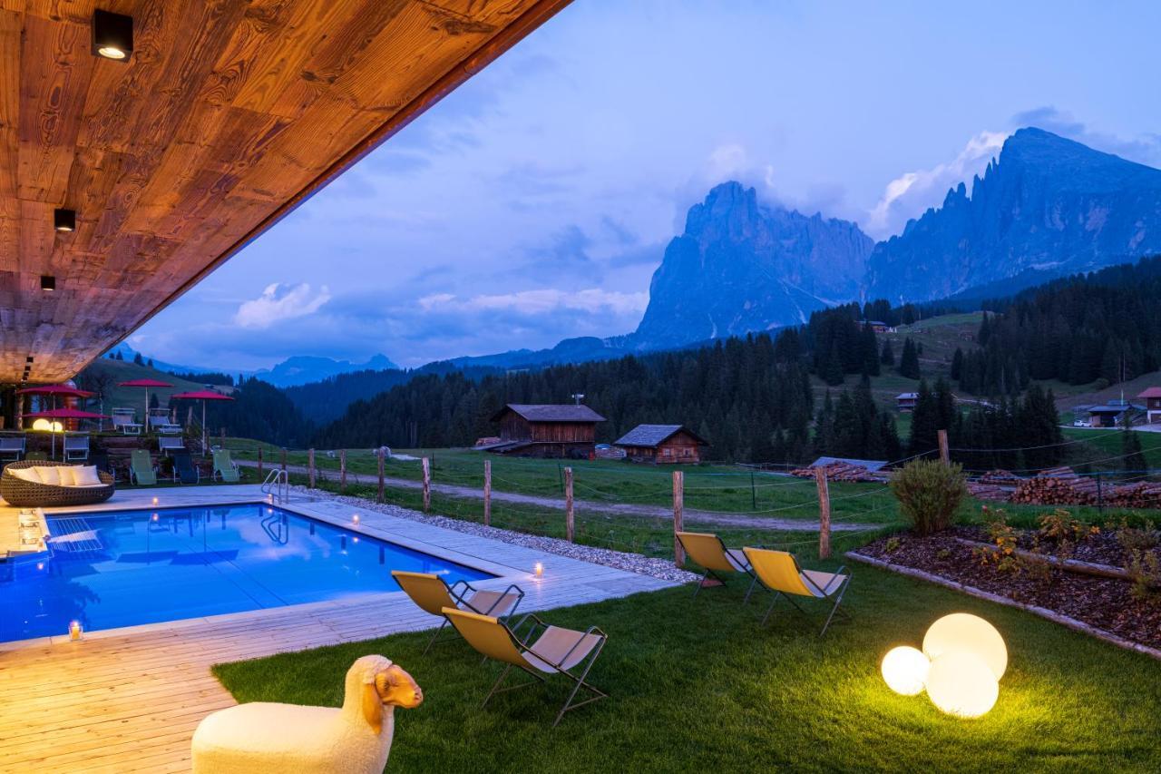 Saltria - Your Alpine Experience Alpe Di Siusi Bagian luar foto