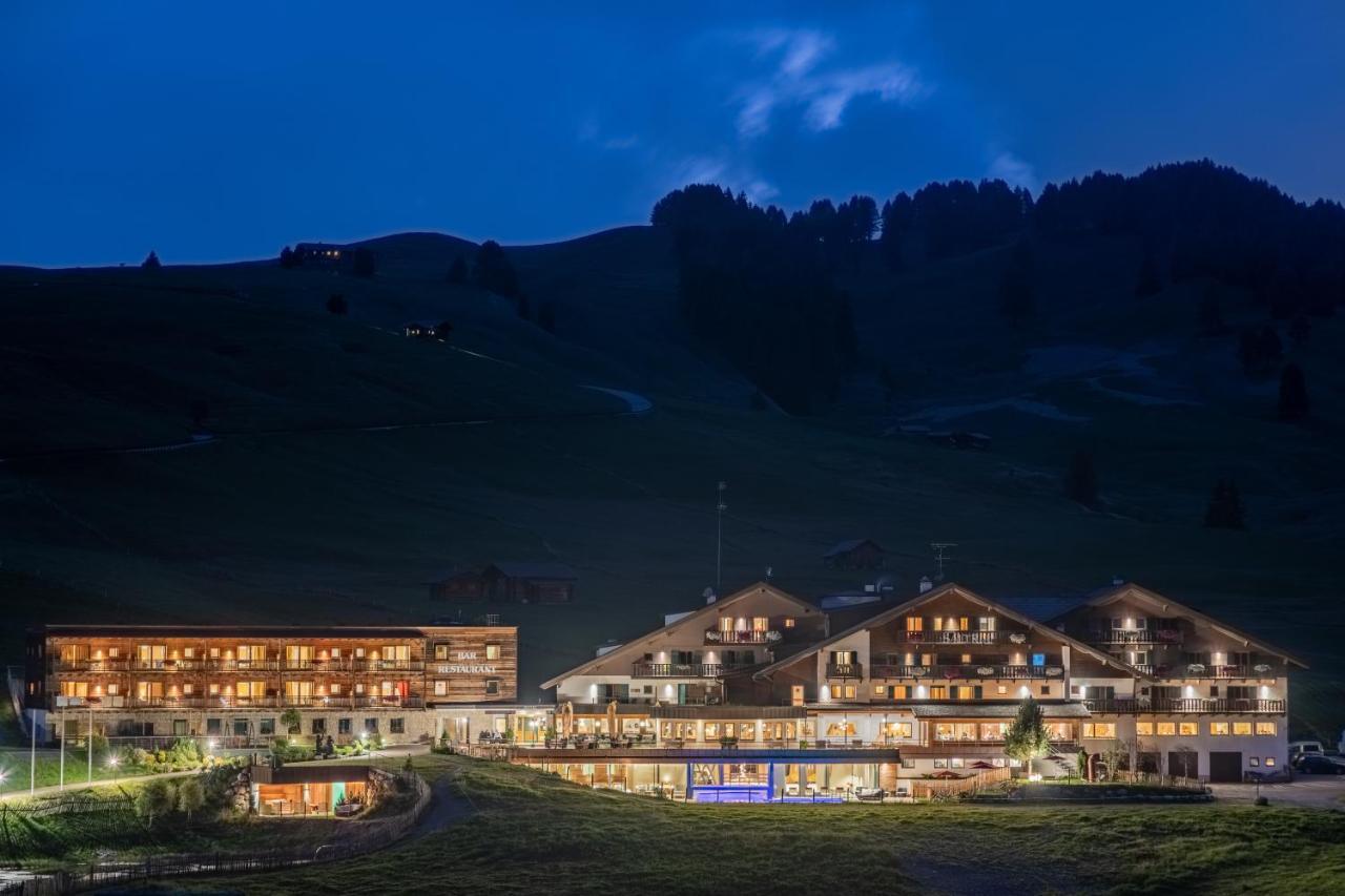 Saltria - Your Alpine Experience Alpe Di Siusi Bagian luar foto