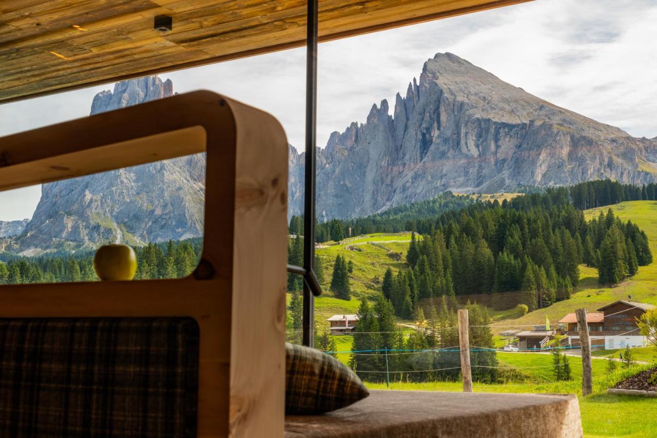 Saltria - Your Alpine Experience Alpe Di Siusi Bagian luar foto